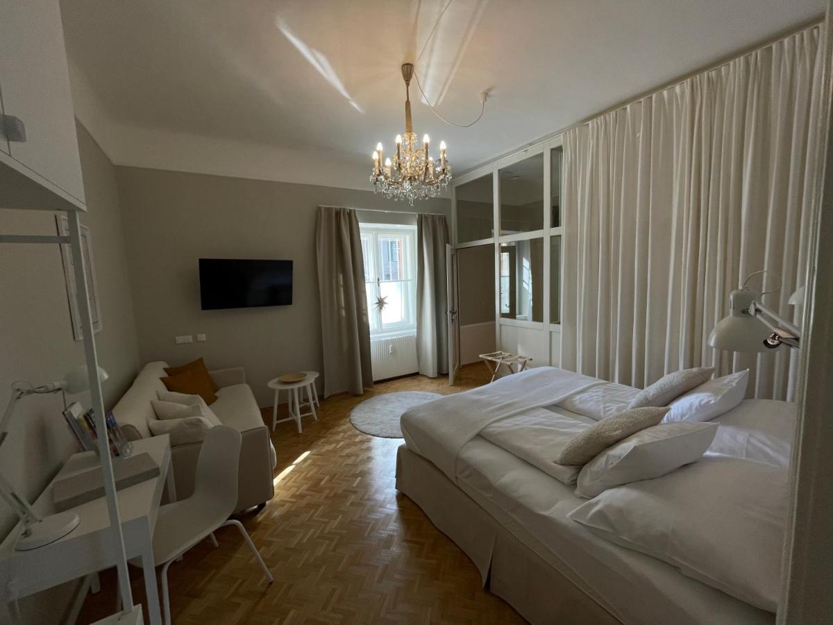 White Flat By Grazrentals With Cool Location & Free Parking ภายนอก รูปภาพ
