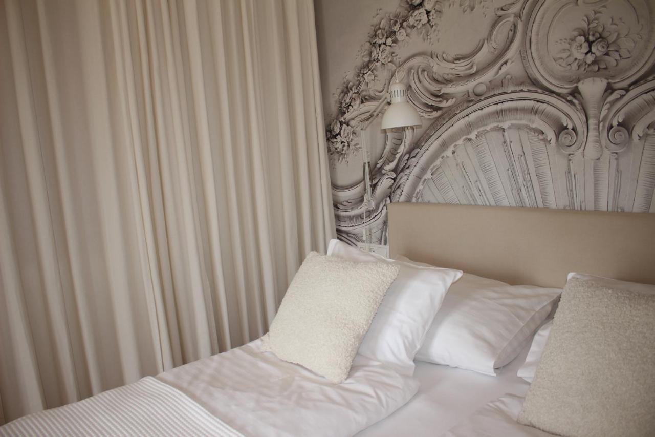 White Flat By Grazrentals With Cool Location & Free Parking ภายนอก รูปภาพ