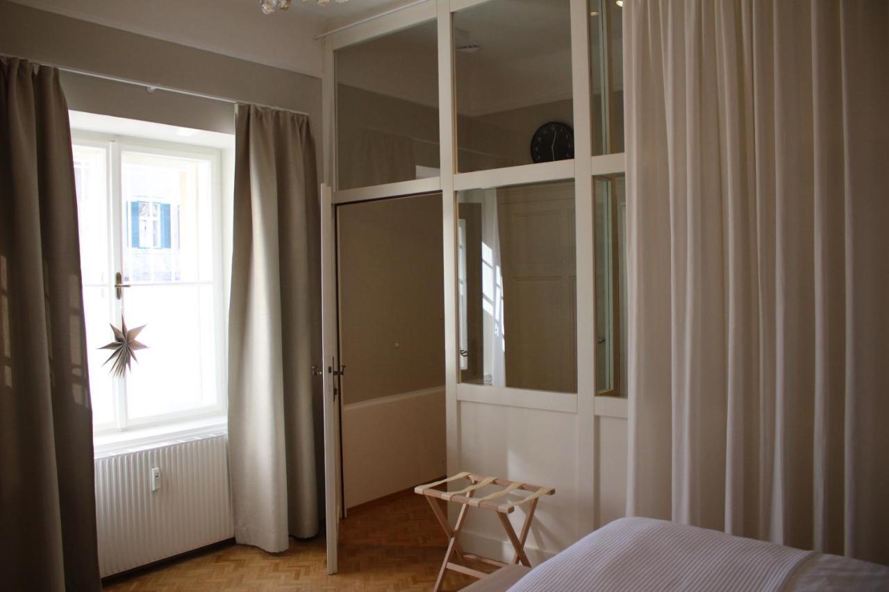 White Flat By Grazrentals With Cool Location & Free Parking ภายนอก รูปภาพ