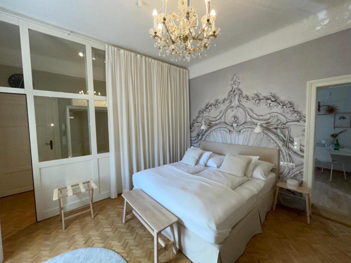 White Flat By Grazrentals With Cool Location & Free Parking ภายนอก รูปภาพ