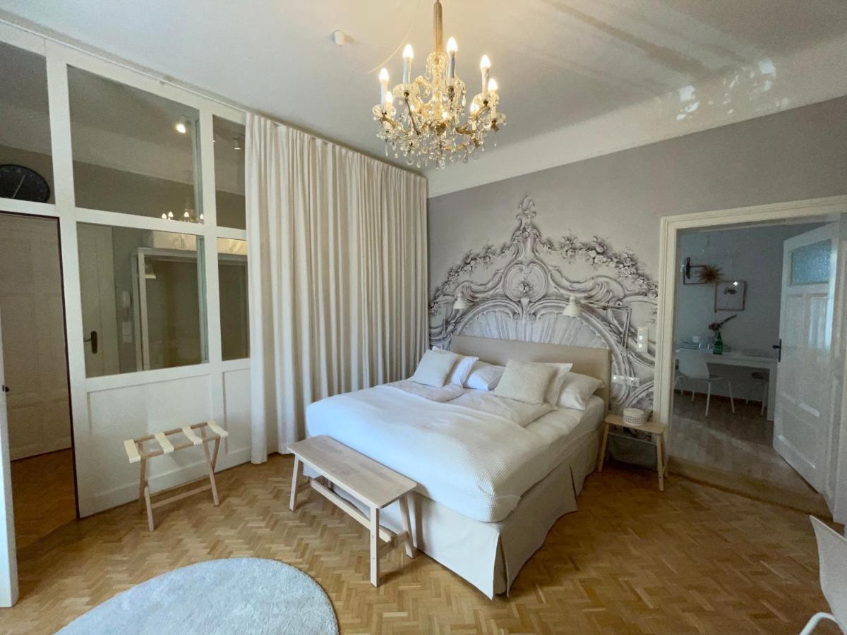 White Flat By Grazrentals With Cool Location & Free Parking ภายนอก รูปภาพ