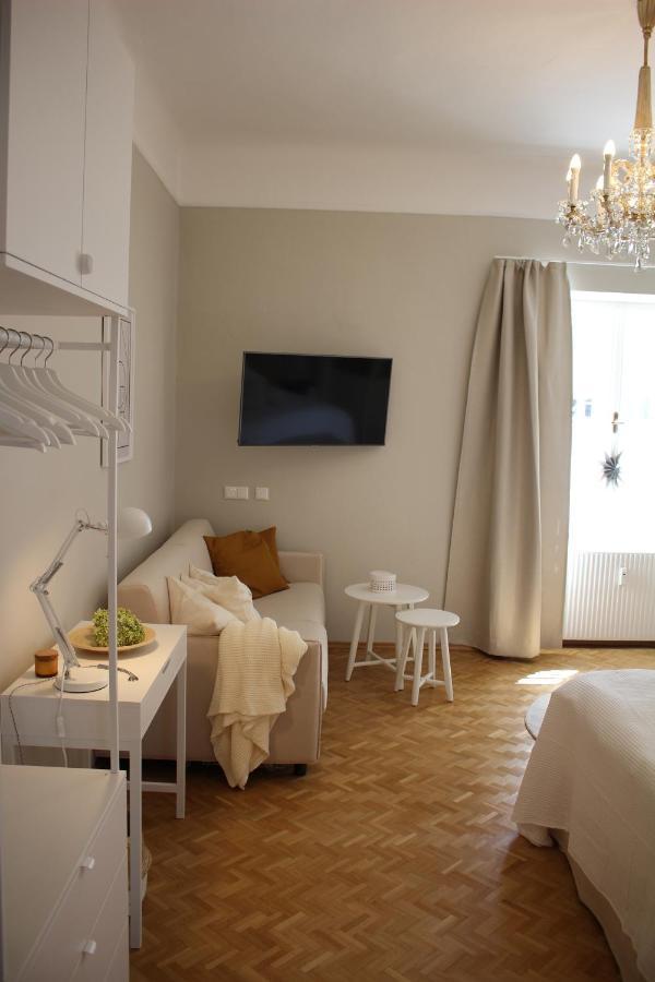 White Flat By Grazrentals With Cool Location & Free Parking ภายนอก รูปภาพ