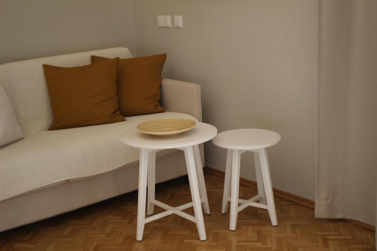 White Flat By Grazrentals With Cool Location & Free Parking ภายนอก รูปภาพ