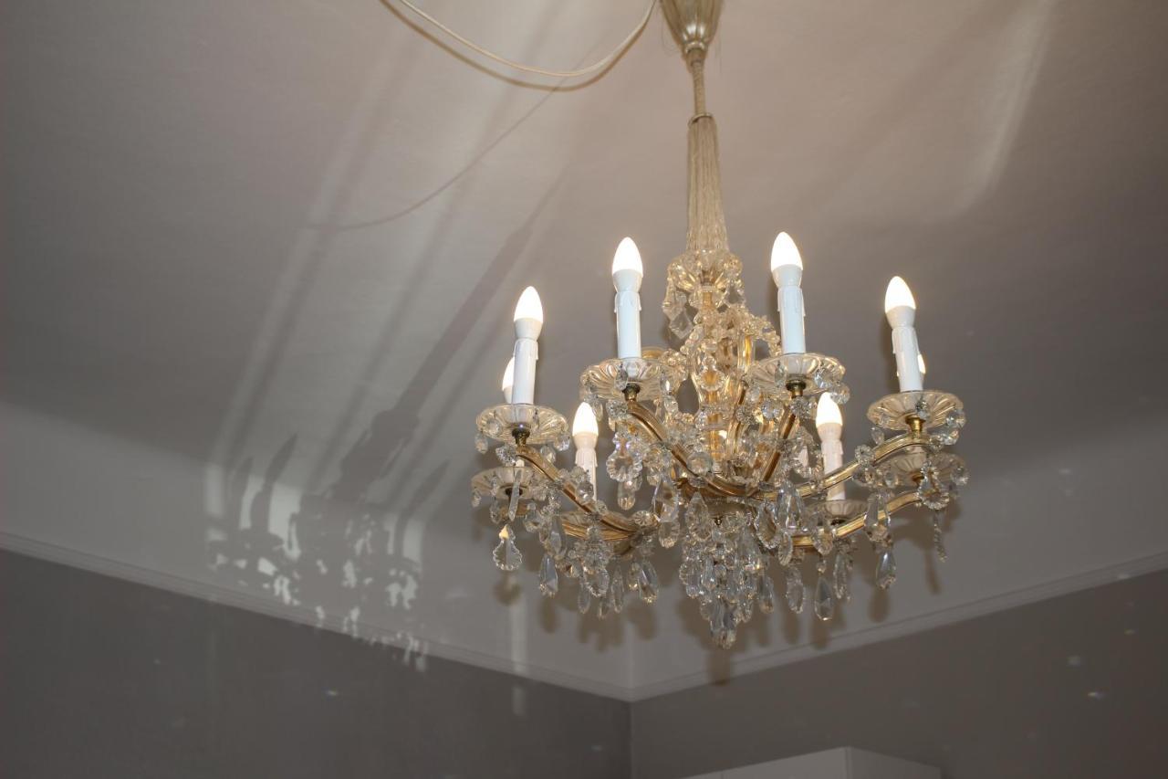 White Flat By Grazrentals With Cool Location & Free Parking ภายนอก รูปภาพ
