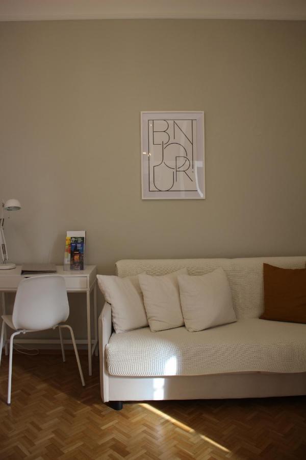 White Flat By Grazrentals With Cool Location & Free Parking ภายนอก รูปภาพ