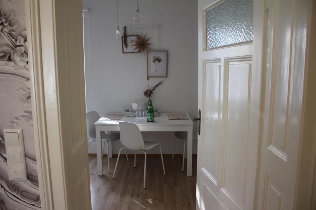 White Flat By Grazrentals With Cool Location & Free Parking ภายนอก รูปภาพ
